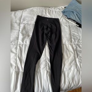 Lululemon Wonder Under black leggings. Size 6